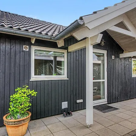 Semesterbostad Albertine - 225m From The Sea By Interhome Millinge